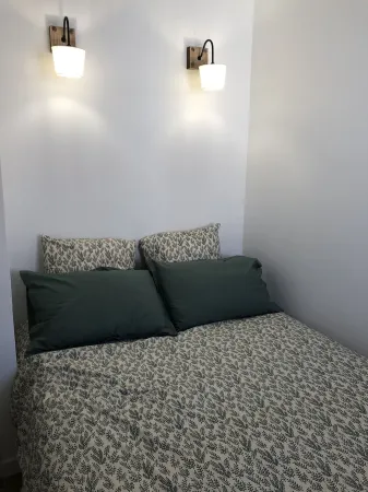 Superbe Studio Neuf Proche de la Gare