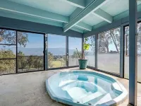 Duplex House on the hill with a 3-bedroom in beautiful Banning with indoor pool. Hotels in Banning