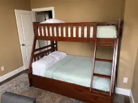 Cozy 2-Bedroom Suite w/ King Bed