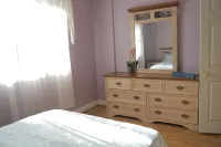 Peaceful & Cozy 3 Bedroom House In Newcastle, ON Hotels in Clarington