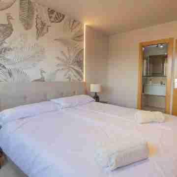 Beachfront Oasis Malaga Rooms