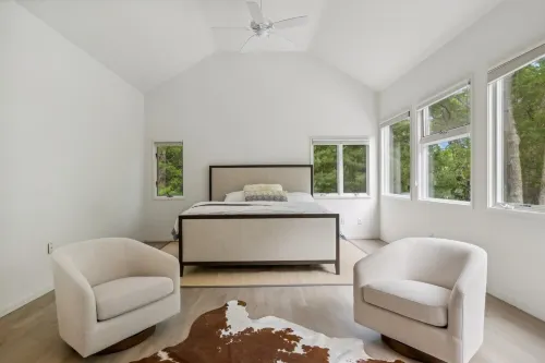 Spacious 6-bedroom house in lovely Amagansett North/East Hampton  with w/pool