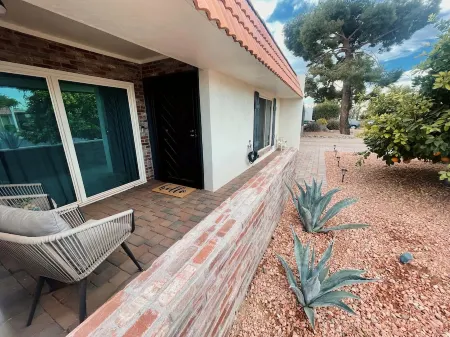 Charming 3-bedroom Desert Farmhouse in Historic Litchfield Park