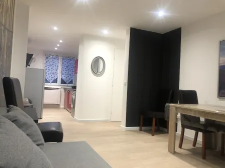 F3 with 3 BEDS + Free Parking