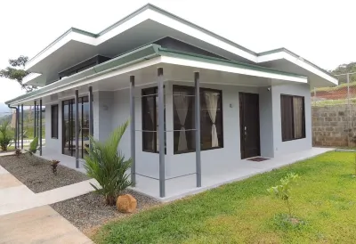 Spacious 2-Bedroom Casita with Pool, and Modern Amenities in Perez Zeledon Hoteles cerca de Centro de Eventos las Cuadras