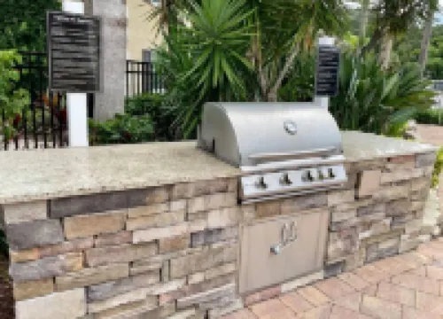 Cute, spacious 2 BR 2 Full BA condo minutes from the beaches