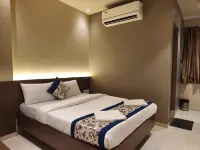 Hotel Yatri Inn Отели рядом с достопримечательностью «Ambreshwar Shiva Temple»