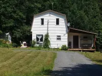 Cozy Cabin in Barss Corner with hot tub. Pet-Friendly! Hotels in Lunenburg