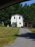 Cozy Cabin in Barss Corner with hot tub. Pet-Friendly!