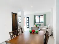 Family house close to CC DORADO residential area Hôtels à : Daule