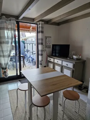 Maison des Avelines Hotels in Vias