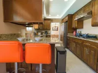 2 king beds, near UCR, pool & arcade.