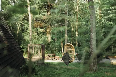 Charming A-Frame Cottage, HOT TUB, Fire Pit, Near GOLF & Lakes, 35min to Dells!