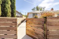 Luxurious cottage in Historic Old Town Folsom with WiFi, AC