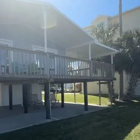 MANATEE COTTAGE: Gulf Front 2-bedroom house
