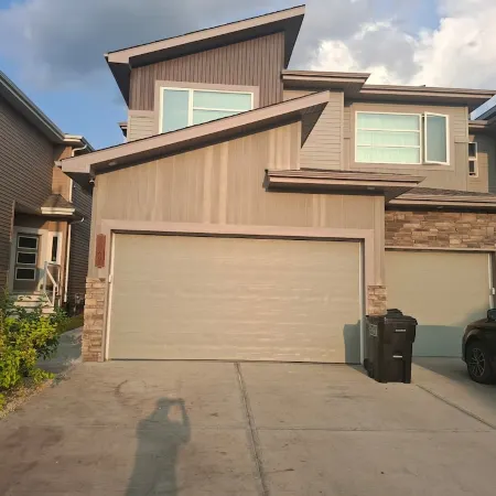 *Chic Modern 4BDRM Home- 2 King Bed,2 living room*