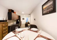 Charming 1-bedroom apartment with AC and WiFi in Qawra Hotels in Ghajnsielem