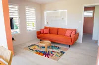 Nid Douillet Avec Piscine, Dans un Jardin Tropical; La Kaza' Naïs