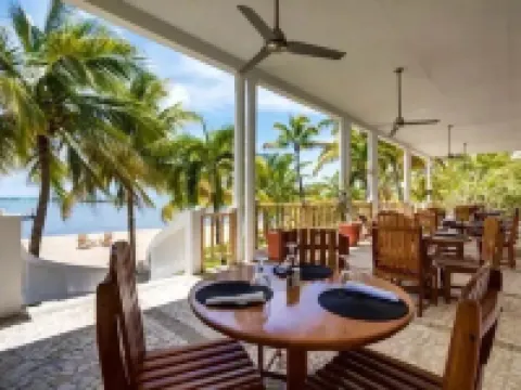 Luxury Waterfront Villa + FULL RESORT ACCESS! No sargassum! Hotels in Maya Beach