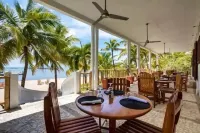 Luxury Waterfront Villa + FULL RESORT ACCESS! No sargassum! Hotels in Maya Beach