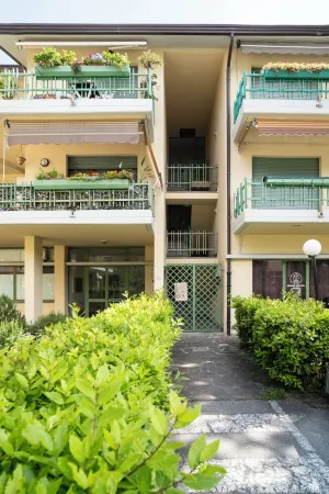 Modern Beach Apartment Near Forte dei Marmi Отели в г. Масса