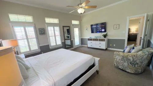 Luxury - 1 Min to Beach - Pool - New Remodel