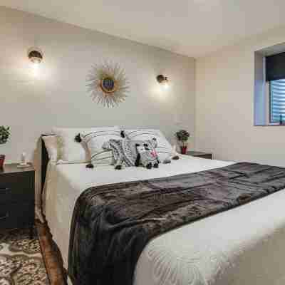 Chic Minneapolis Apt - 6 Blocks to Lake Nokomis! Rooms