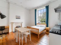 Westbourne Place Rooms - by Clifton Short Lets Hotels near كليفتون