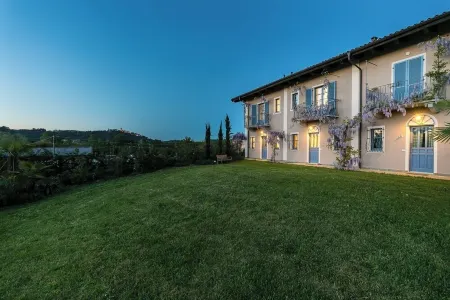 Cascina Arcangelo Raffaele, Raffaele Apartment Отели в г. Родди