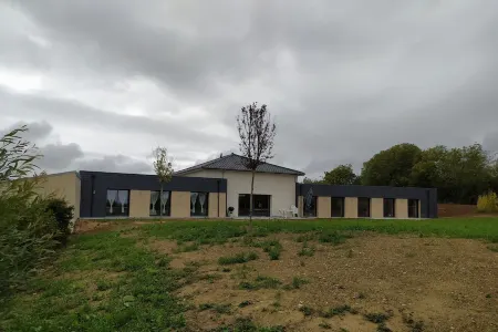 Villa for 8 people on a horse farm