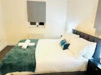 3BDR Detached Spacious House in Ashford-with free parking