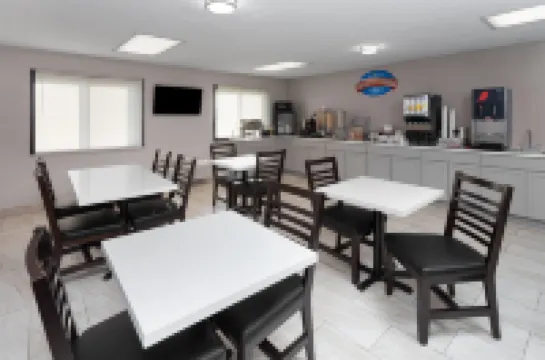 Baymont by Wyndham Oshkosh Airport Hotels in Oshkosh