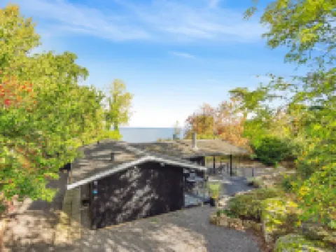 "Caren" - 75m from the sea