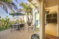 Tropical Oceanside Home w/ Deck, Walk to Beach - View biển