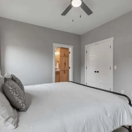 Luxury Home 3Blck from Main St with FirePit
