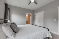 Luxury Home 3Blck from Main St with FirePit