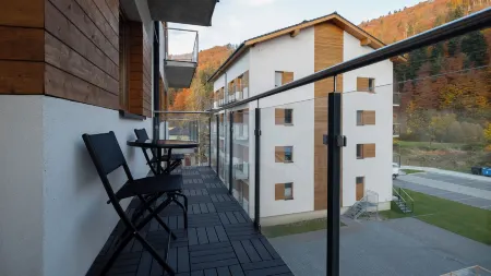 River Park, Sun & Snow