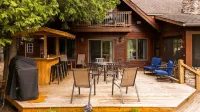 [Riverfront Lodge] ~ Downtown Bellaire ~ Private Dock Available ~ Walk to town! - 2-Star