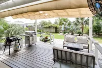 Custom Coastal Getaway in the Heart of Long Beach, stroll to beach and dining Hotels in Long Beach