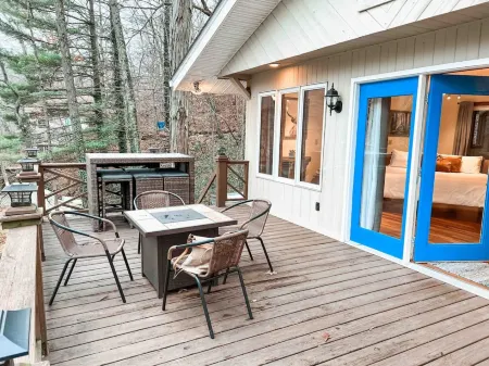 Lakefront Hot tub Amazing Views 35 min to Indy