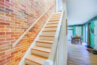 Kitty Hawk Escape w/ Pool Access: 1 Mi to Beach
