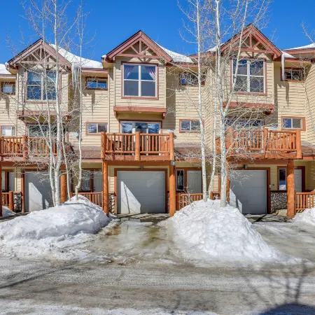 Airy Winter Park Gem w/ Private Outdoor Hot Tub!