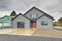 Modern Ocean Shores Getaway with Dock! - Homestays