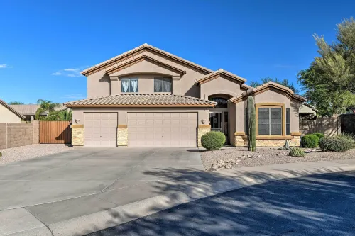 Hot Tub and Mtn Views! Family Getaway in Mesa - شرفة