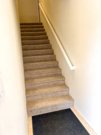 Clean and comfortable 2-bedroom house with AC, WiFi in central Eugene location.