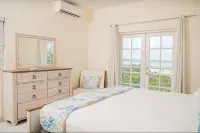 OCEAN SEACRET Luxurious views, Gated safe pool near Grace Bay beach PRIVATE CHEF Hotel a Cooper Jack Bay Settlement