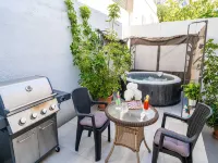 2 room apartment with hot tub Hotels in Mlini