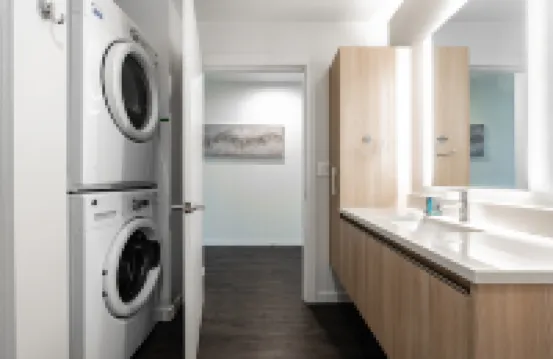 1BR | Gym, Lounge, Rooftop | Bellevue | Sophari C