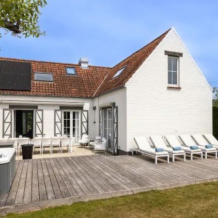 Luxury Villa in Sint-Idesbald with Jacuzzi