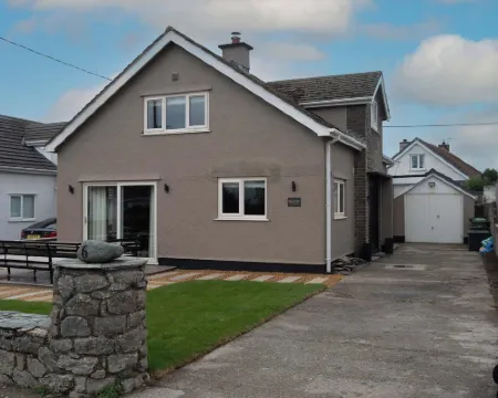 4 Bed Holiday Home by Guestz Hotels in Rhosneigr